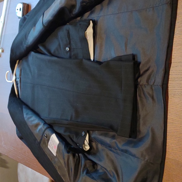 Premium Executive PIN STRIPE Suit by GERALD AUSTIN OF BOND STREET. 44L - Picture 5 of 16